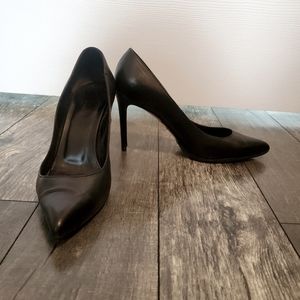 GUCCI black leather pumps